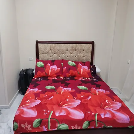 استديو مجهز بالكامل امام فندق ميريت